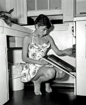 Enjoy being in the kitchen - myLusciousLife.com - Audrey-Hepburn in the kitchen.jpg